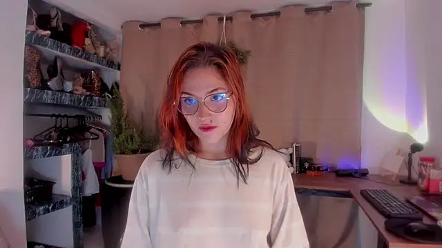 Snapshot of AmaruBloom chatting on 11.17.25 AmaruBloom online show from 11.17.25