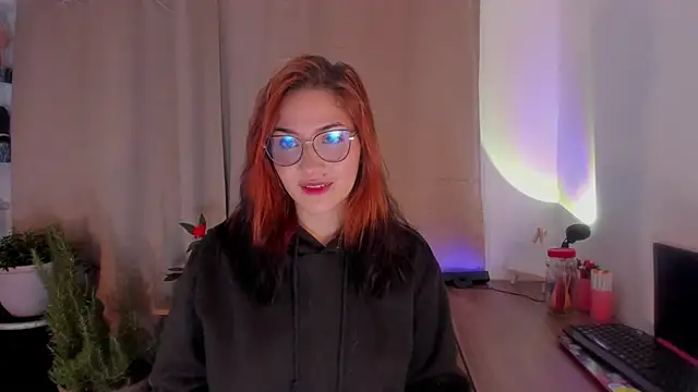 Snapshot of AmaruBloom chatting on 11.23.25 AmaruBloom online show from 11.23.25