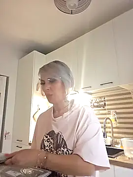 KirraWhite online show from 10.30.25