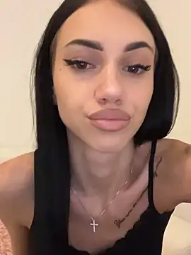 Snapshot of ilariea_girl chatting on 11.02.25 ilariea girl online show from 11.02.25