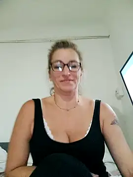 Fifi83Bell online show from 10.06.25