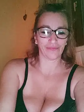 Fifi83Bell online show from 12.19.25