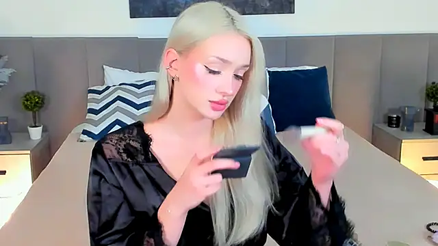 SugarWhisper online show from 11.27.25