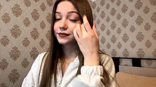 Snapshot of KissMeViolet chatting on 10.01.25 KissMeViolet online show from 10.01.25