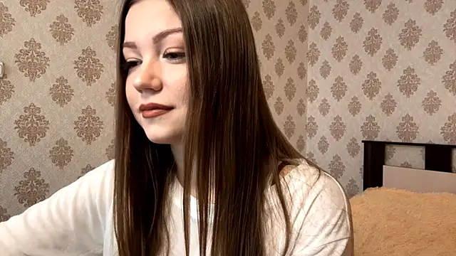 Snapshot of KissMeViolet chatting on 10.13.25 KissMeViolet online show from 10.13.25