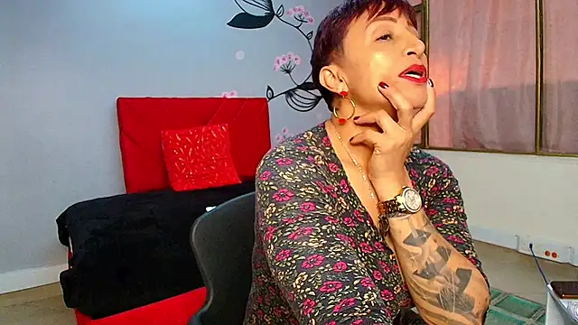 Charlotte  Gray online show from 10.05.25