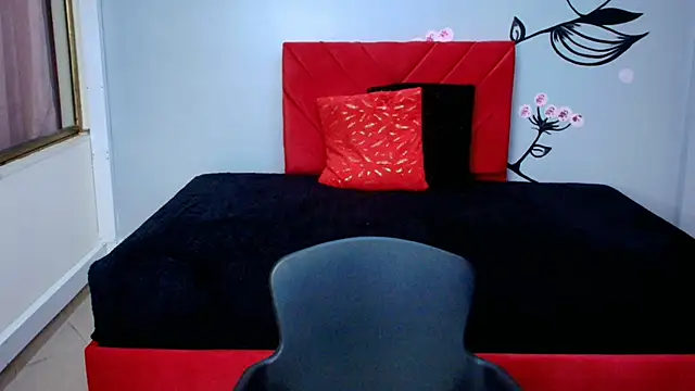 Charlotte  Gray online show from 10.18.25