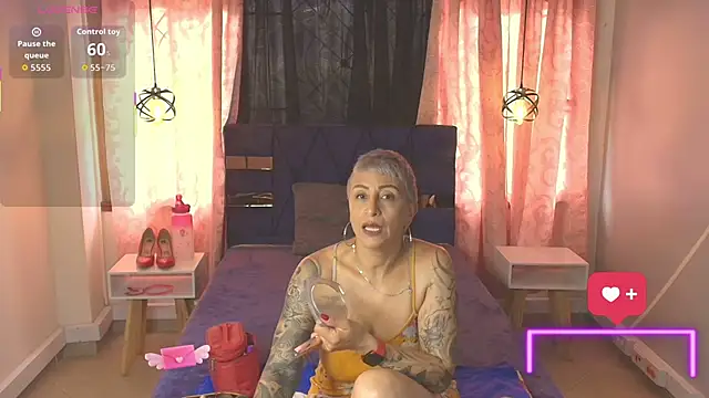 Charlotte  Gray online show from 11.24.25