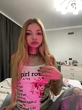 Snapshot of _Siennaaa_ chatting on 02.14.26 Siennaaa online show from 02.14.26