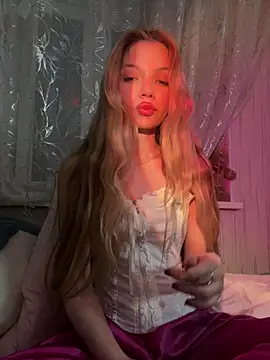 Snapshot of _Siennaaa_ chatting on 02.24.26 Siennaaa online show from 02.24.26