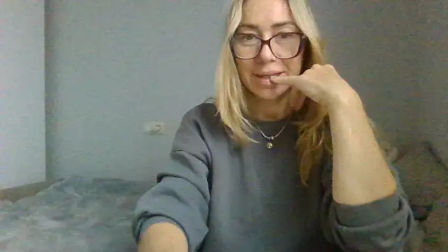 Kinky21 online show from 10.10.25