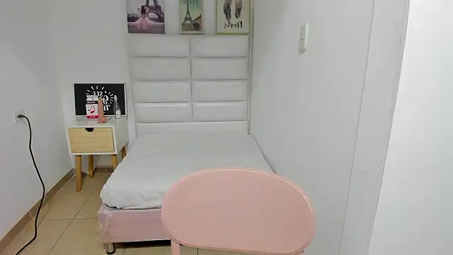 Snapshot of amyalvarez chatting on 02.15.26 amyalvarez online show from 02.15.26