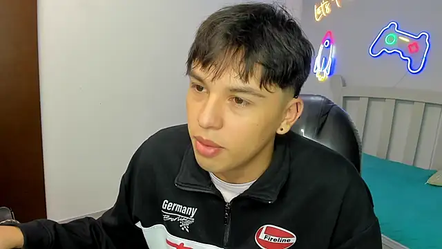 StiwenTwink online show from 11.06.25