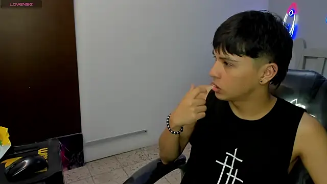 StiwenTwink online show from 11.10.25