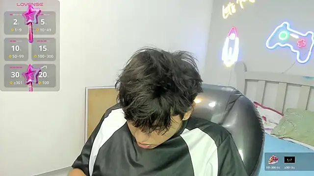 StiwenTwink online show from 12.20.25