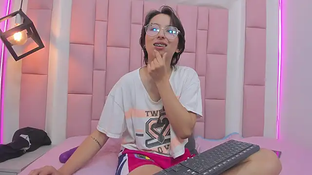 Klaret Toy online show from 10.02.25