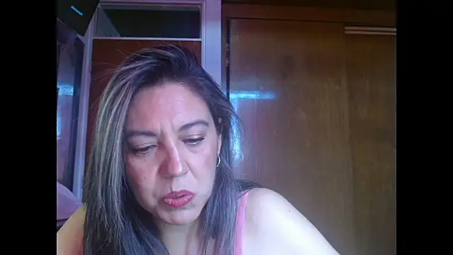 Snapshot of XxAntonellaxxx chatting on 11.18.25 XxAntonellaxxx online show from 11.18.25