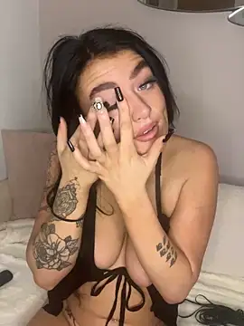 LolaReaX online show from 11.05.25