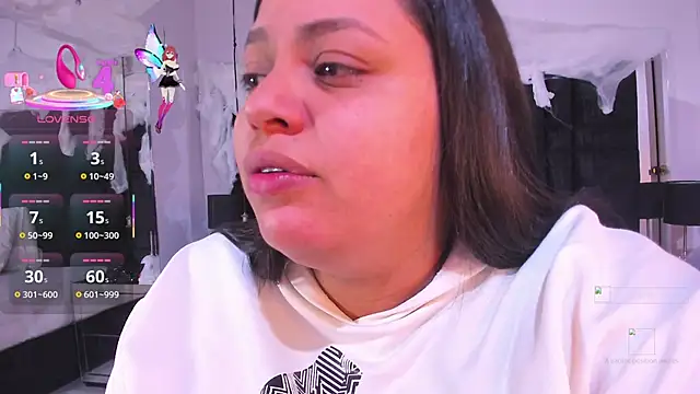 Snapshot of MayaCurvy chatting on 10.23.25 MayaCurvy online show from 10.23.25