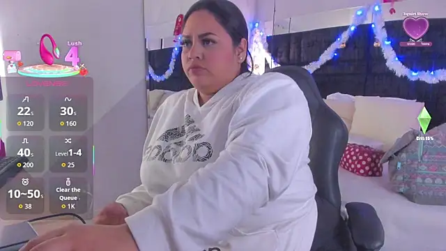 Snapshot of MayaCurvy chatting on 11.27.25 MayaCurvy online show from 11.27.25