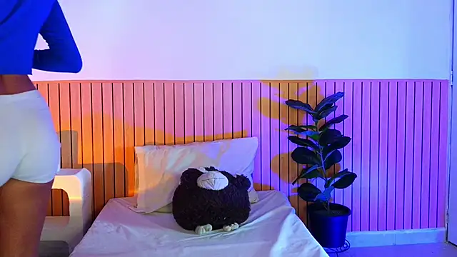 Snapshot of emma_web_ chatting on 06.20.26 emma web online show from 06.20.26