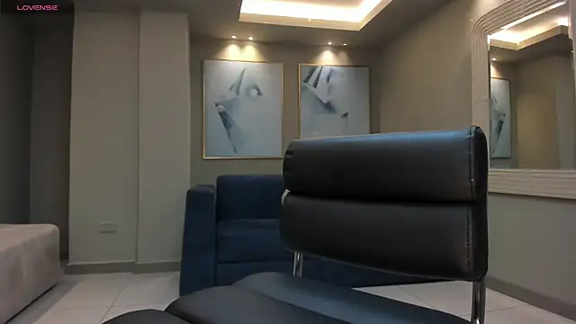 EmilyJohnsonX1 online show from 10.29.25