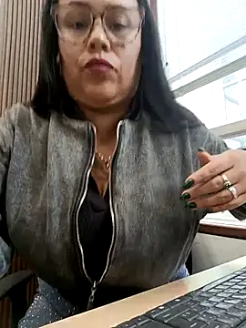 Italia 12 online show from 11.13.25