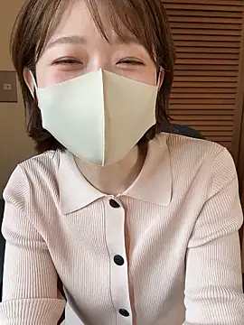 Snapshot of momo_yuipu chatting on 10.06.25 momo yuipu online show from 10.06.25