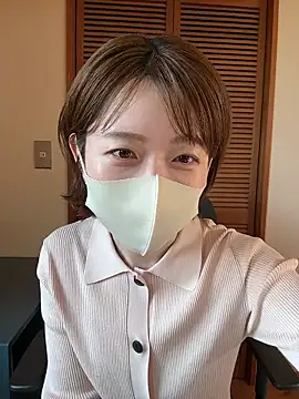 Snapshot of momo_yuipu chatting on 10.09.25 momo yuipu online show from 10.09.25