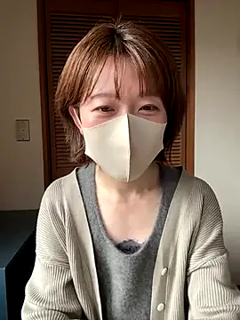 Snapshot of momo_yuipu chatting on 10.15.25 momo yuipu online show from 10.15.25