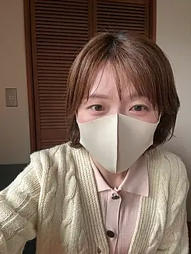 Snapshot of momo_yuipu chatting on 10.21.25 momo yuipu online show from 10.21.25