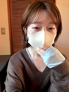 Snapshot of momo_yuipu chatting on 10.23.25 momo yuipu online show from 10.23.25