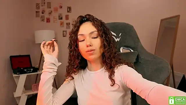 Snapshot of branchwithflowerss chatting on 10.31.25 branchwithflowerss online show from 10.31.25