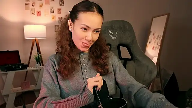 Snapshot of branchwithflowerss chatting on 11.24.25 branchwithflowerss online show from 11.24.25