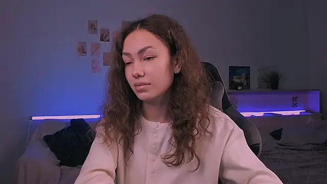 Snapshot of branchwithflowerss chatting on 11.30.25 branchwithflowerss online show from 11.30.25