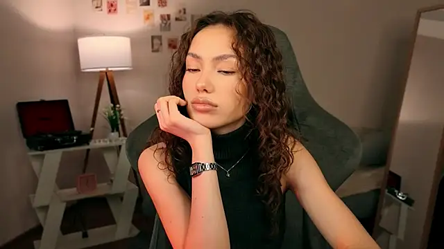 Snapshot of branchwithflowerss chatting on 12.02.25 branchwithflowerss online show from 12.02.25