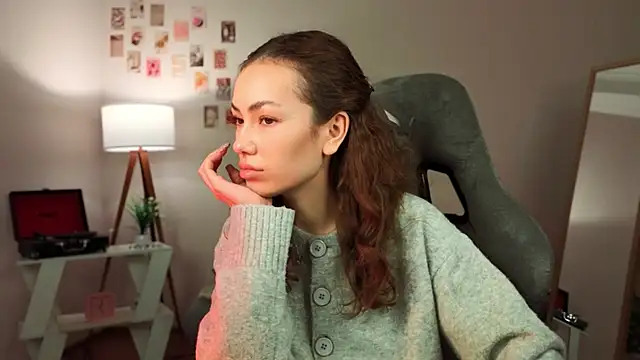 Snapshot of branchwithflowerss chatting on 12.16.25 branchwithflowerss online show from 12.16.25