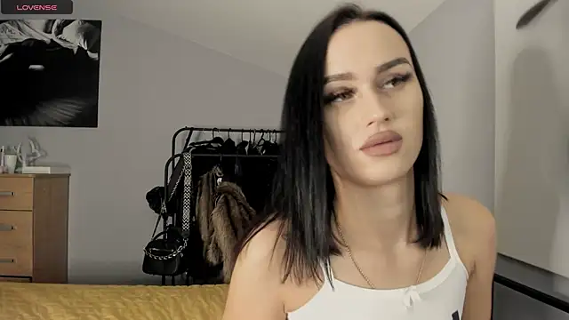 Lisa  Johnson online show from 11.07.25