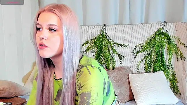 Malisha kiss online show from 10.28.25