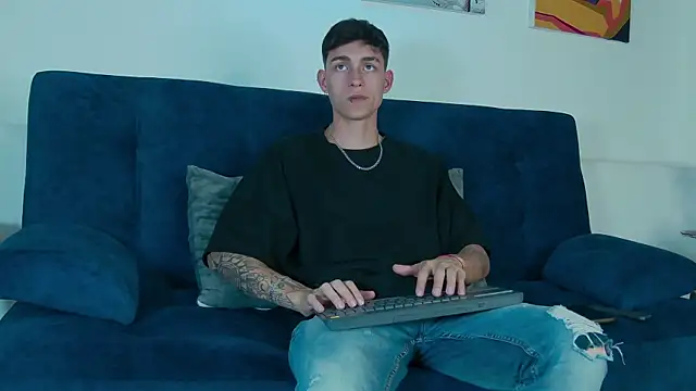 Snapshot of LukeSavagge chatting on 10.12.25 LukeSavagge online show from 10.12.25