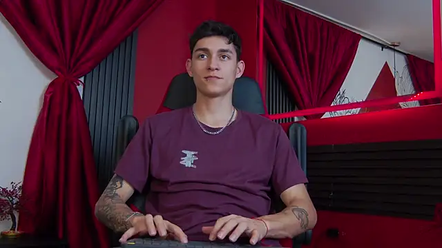 Snapshot of LukeSavagge chatting on 10.30.25 LukeSavagge online show from 10.30.25