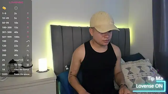 Snapshot of JARETHH chatting on 10.15.25 JARETHH online show from 10.15.25