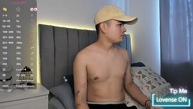 Snapshot of JARETHH chatting on 10.24.25 JARETHH online show from 10.24.25