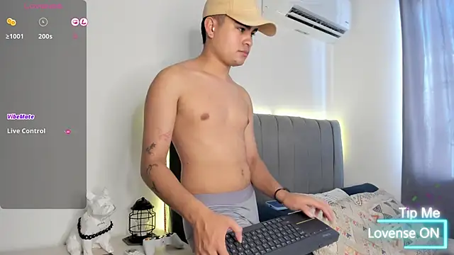 Snapshot of JARETHH chatting on 11.26.25 JARETHH online show from 11.26.25