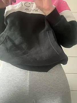 Snapshot of pleasedontpressaredburton chatting on 10.16.25 pleasedontpressaredburton online show from 10.16.25