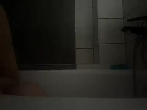 Snapshot of pleasedontpressaredburton chatting on 10.27.25 pleasedontpressaredburton online show from 10.27.25