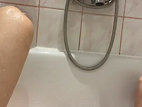 Snapshot of pleasedontpressaredburton chatting on 10.30.25 pleasedontpressaredburton online show from 10.30.25