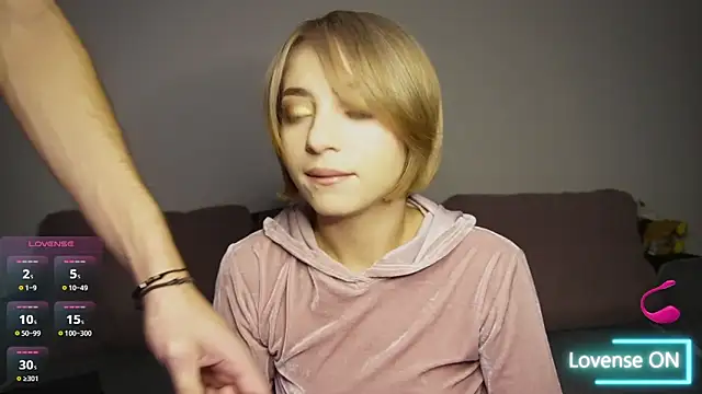 Dahliacruzz online show from 11.04.25