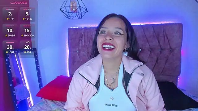 Snapshot of Mia_lopez_1 chatting on 10.27.25 Mia lopez 1 online show from 10.27.25