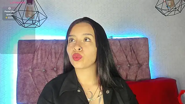 Snapshot of Mia_lopez_1 chatting on 10.31.25 Mia lopez 1 online show from 10.31.25